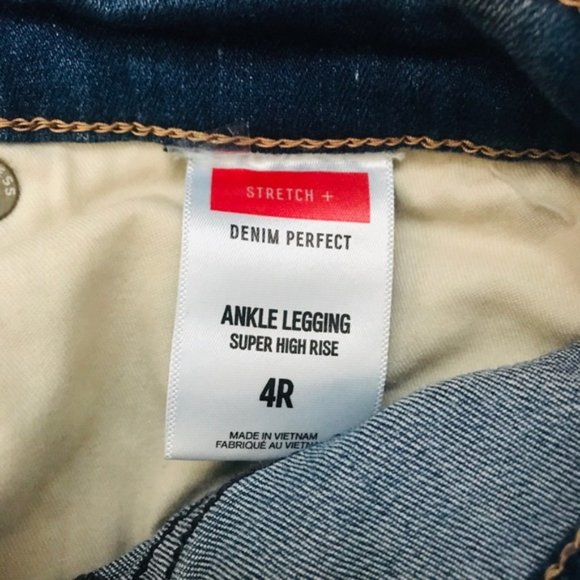 Express Embroidered High Rise Jeans - Picture 6 of 7